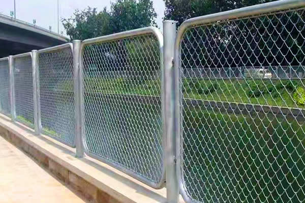 Chain Link Fence for Drainage Channel and River Security Fencing Chain Link Fence for Drainage Channel and River Security Fencing